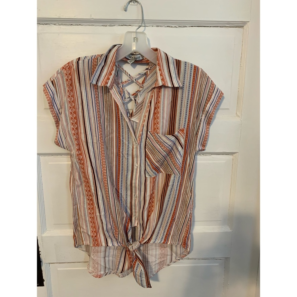 LIKE NEW Cravefame Tie Button-Down Tee sz. S